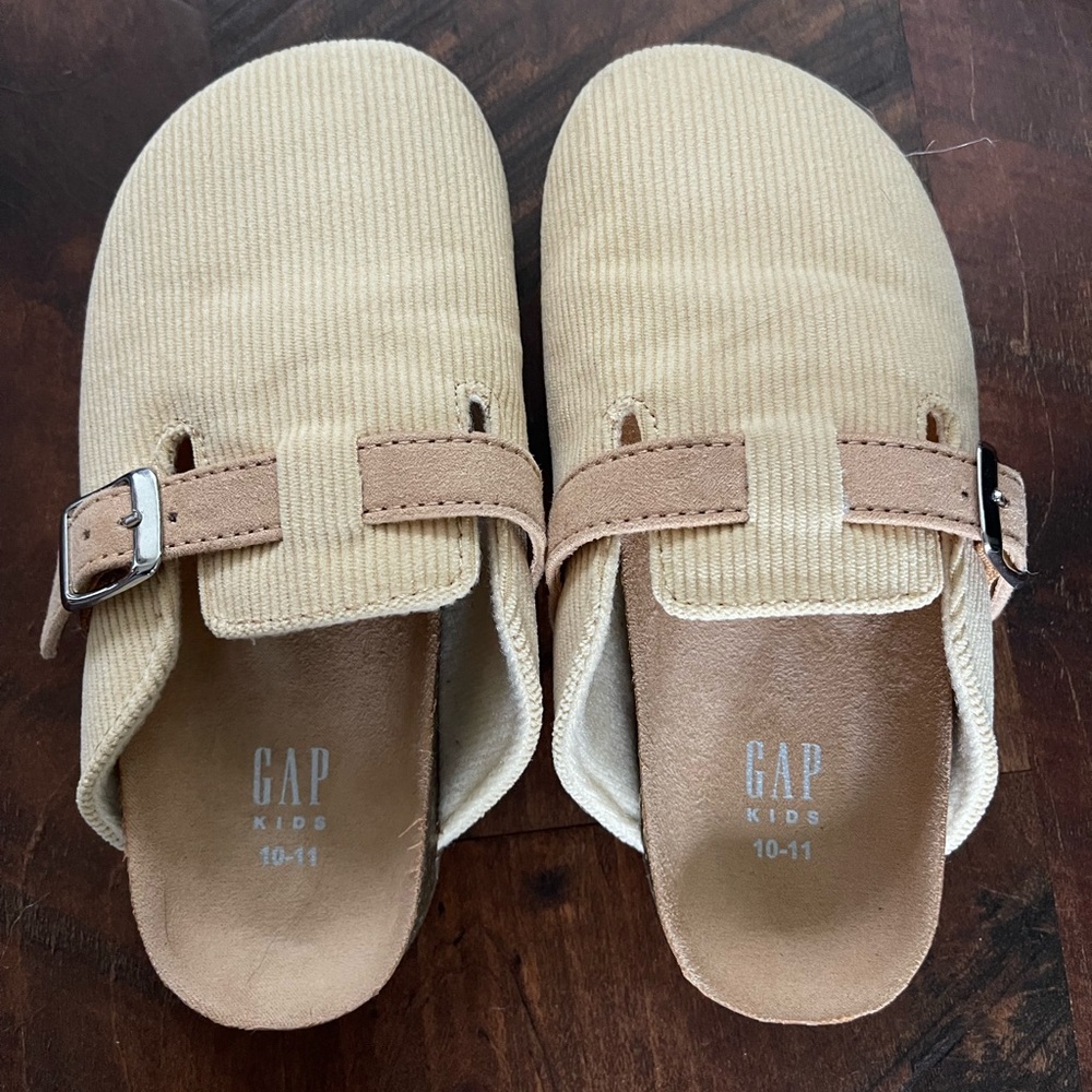 GAP Kids clogs